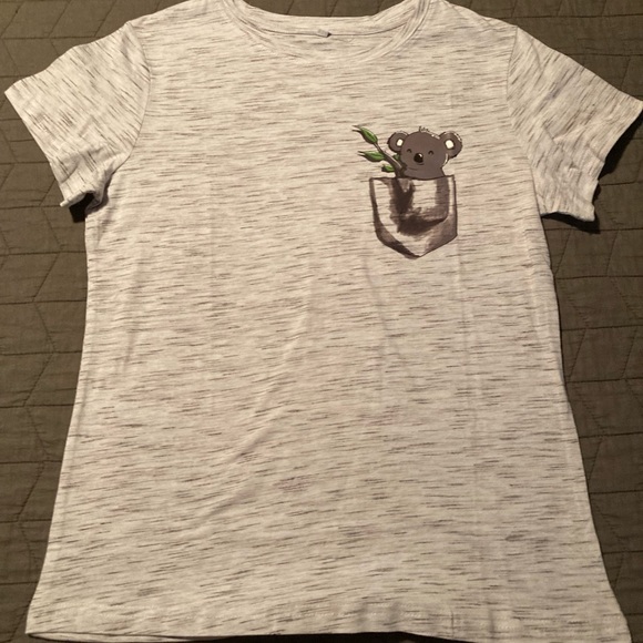 Tops - NWOT Graphic tee